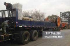 一臺SJPE9012顎式破碎機,一臺泥漿處